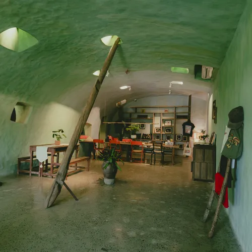 Chỉ thêu và khung thêu tay