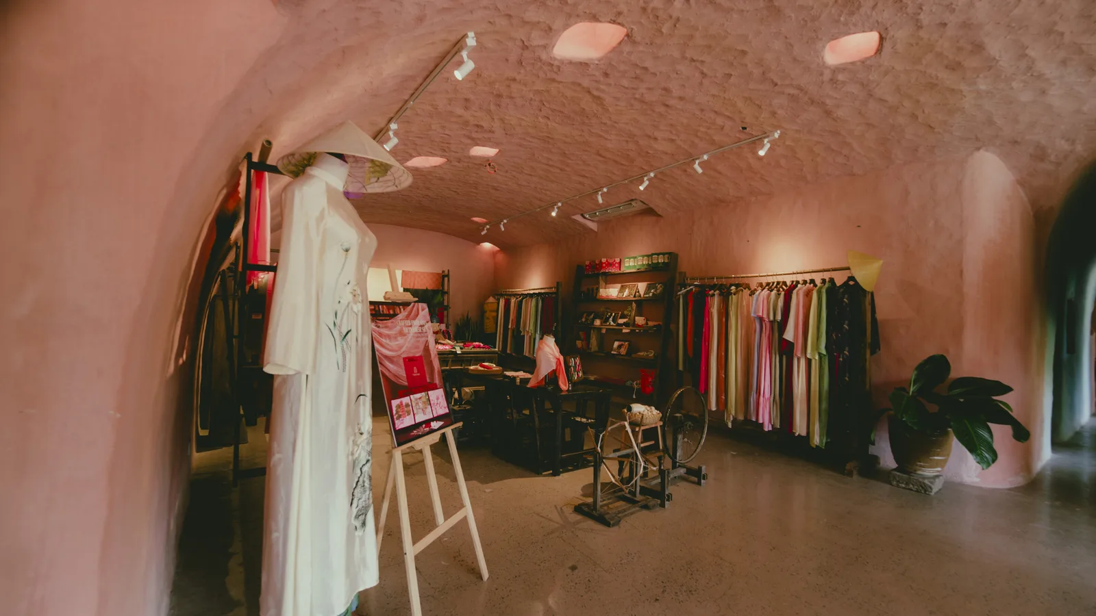 Shop & Gallery at The Hangart